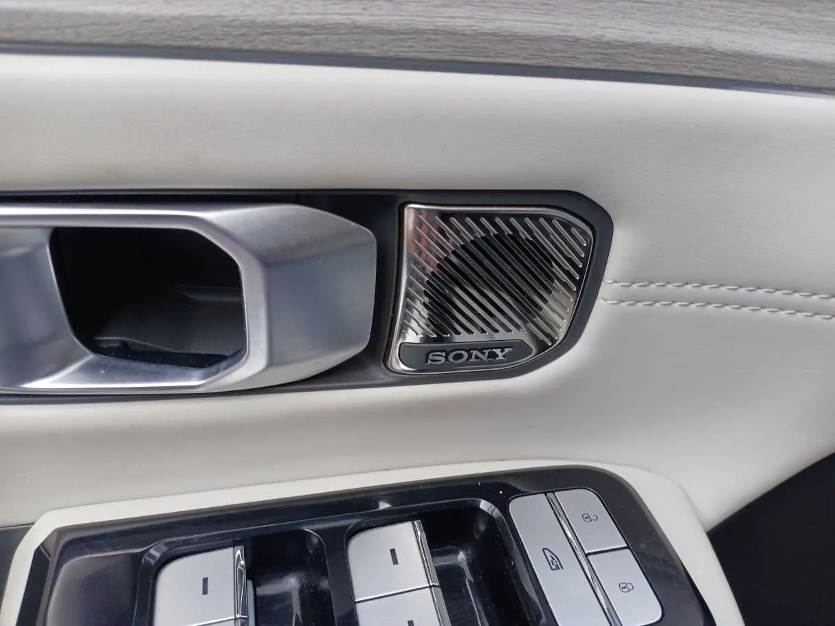Car image 21