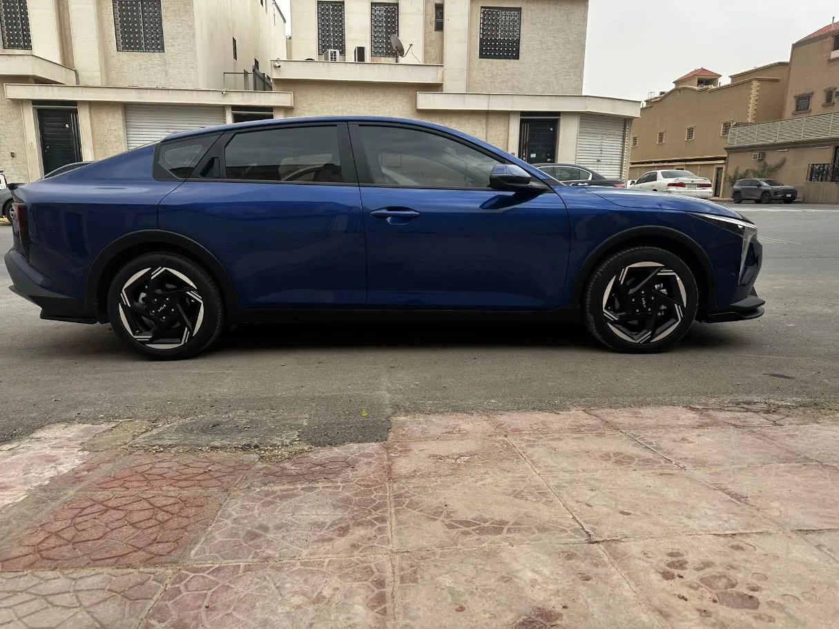 Car image 4