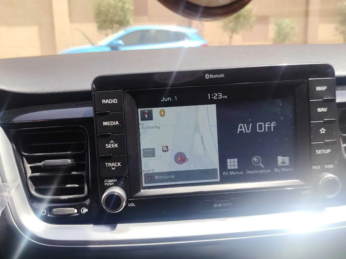Car image 19