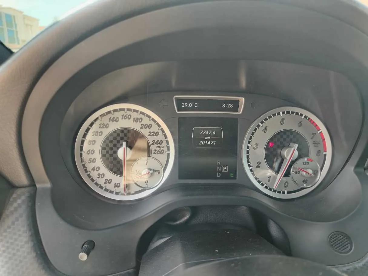 Car image 26