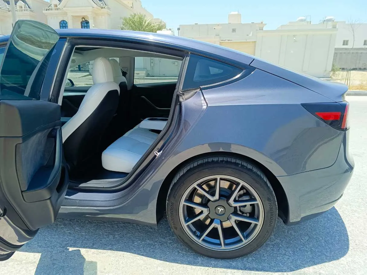 Car image 18