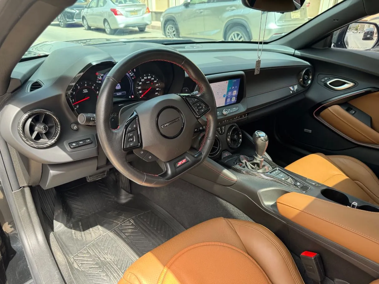 Car image 12