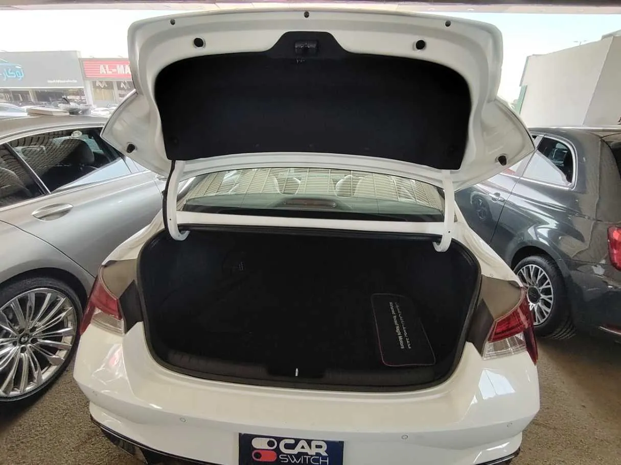 Car image 32