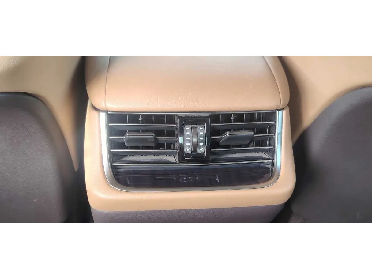 Car image 36