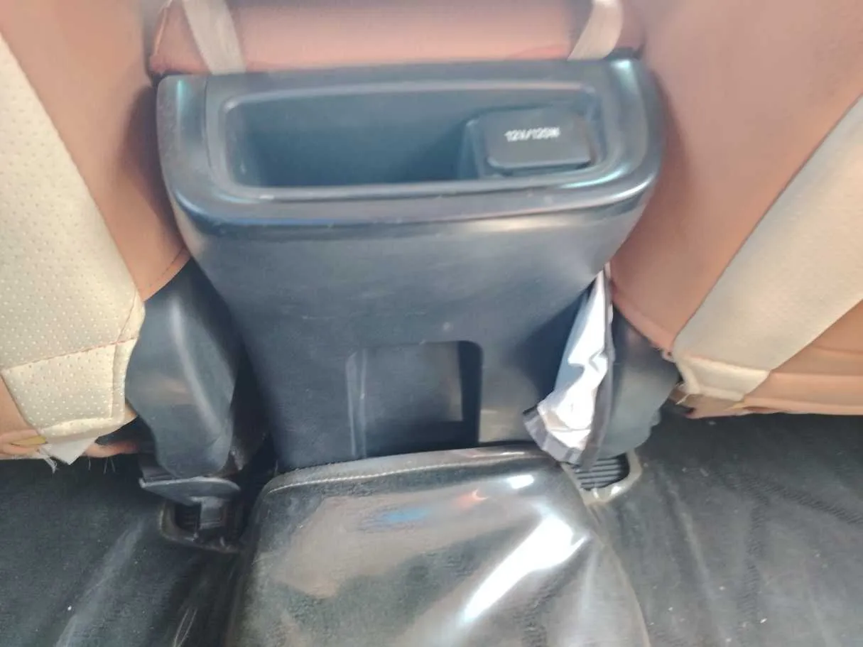 Car image 26