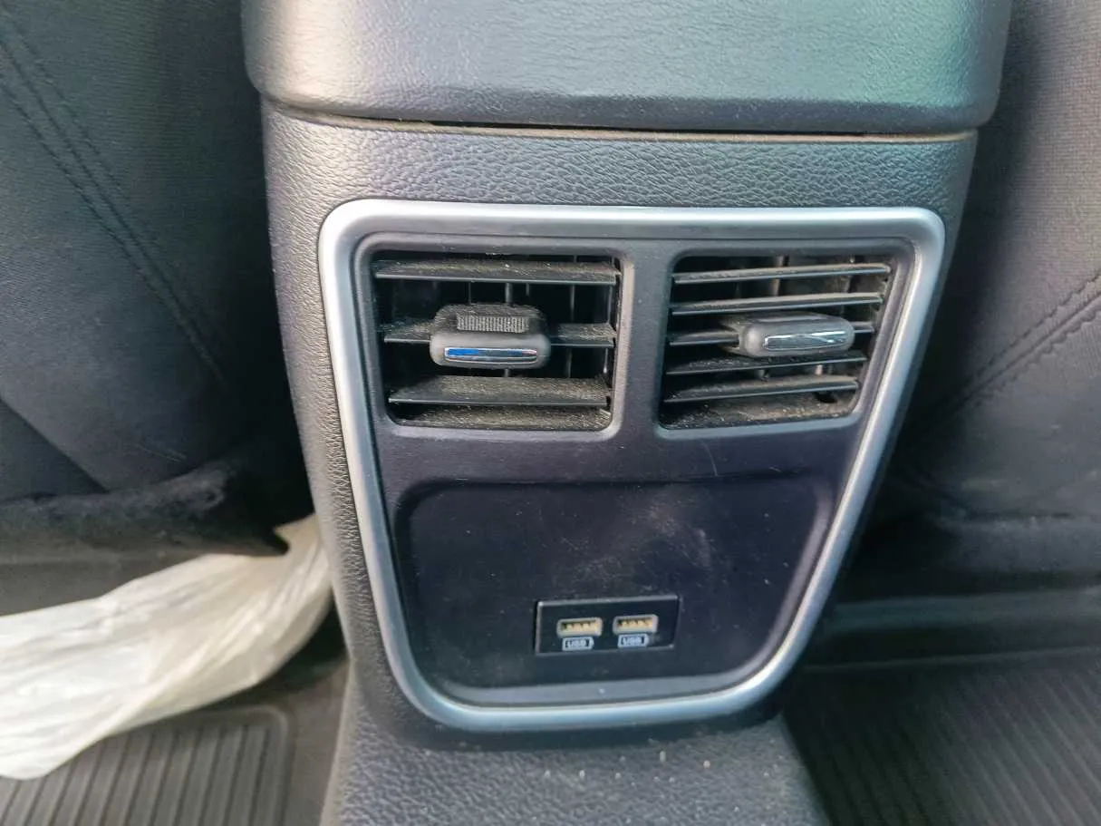 Car image 30
