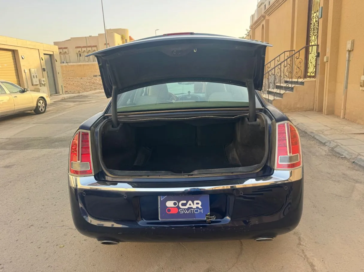 Car image 19