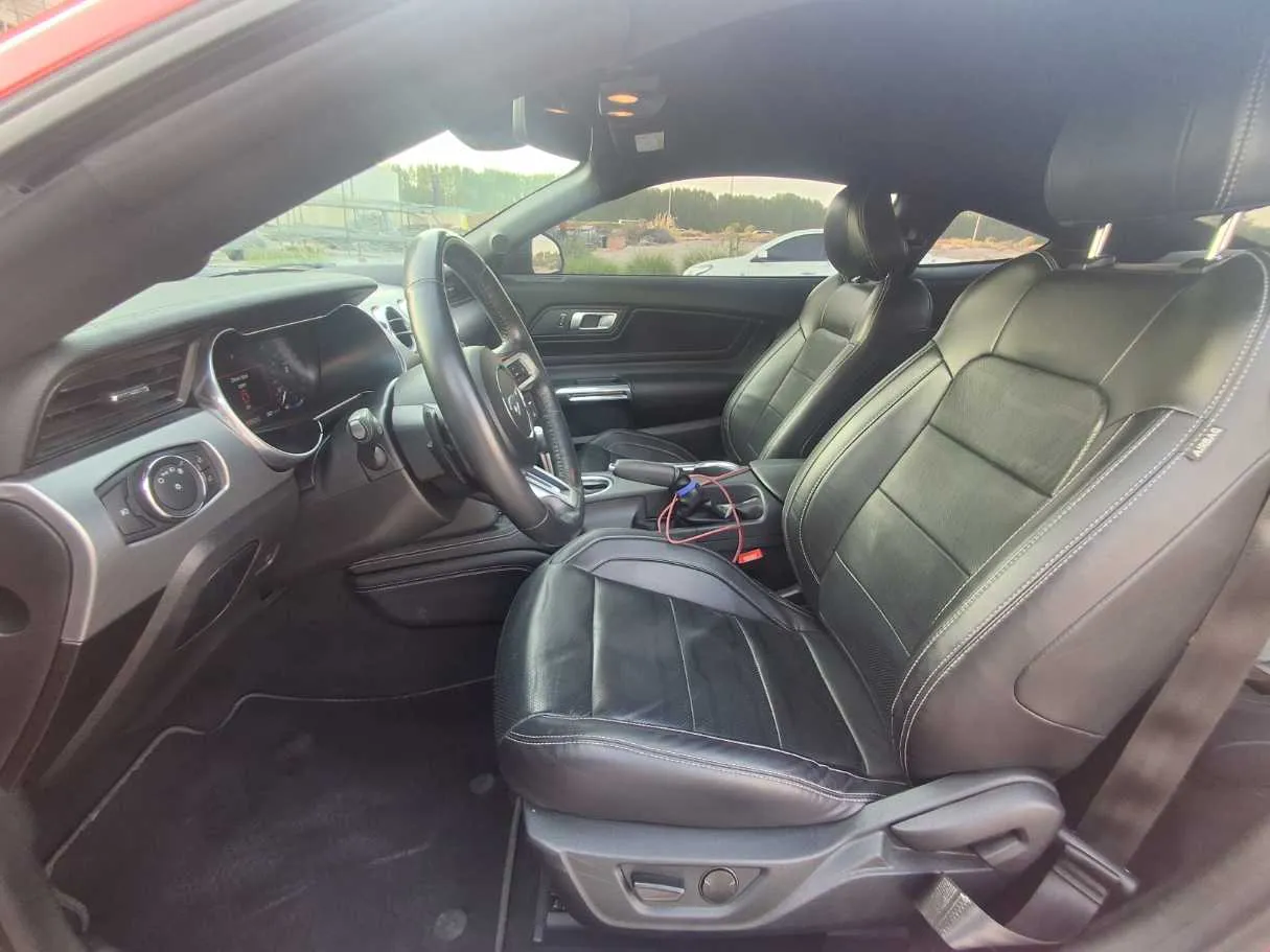 Car image 12