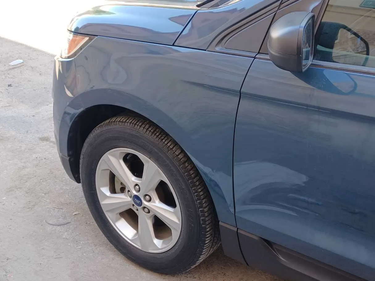 Car image 9