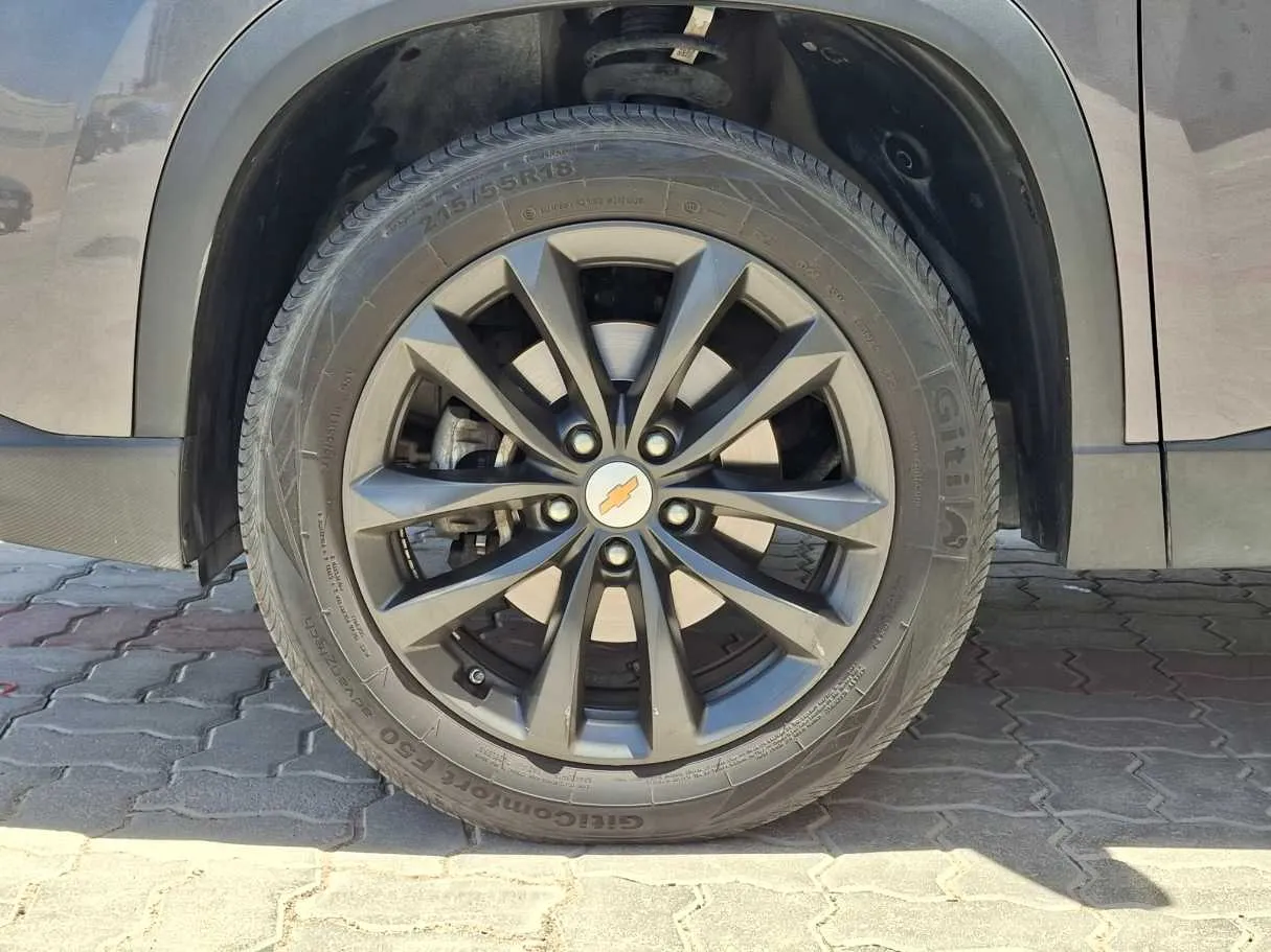 Car image 9