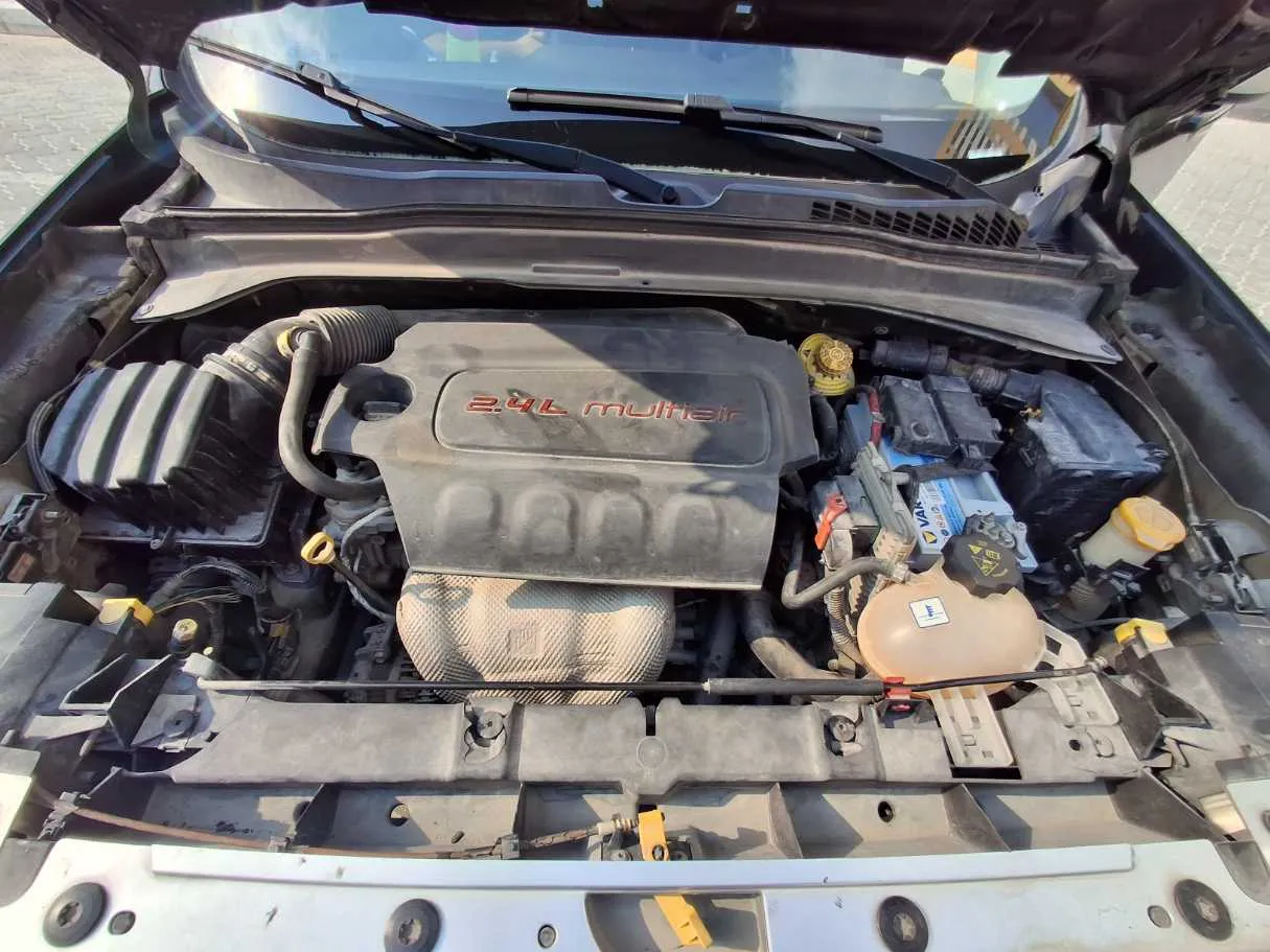 Car image 19