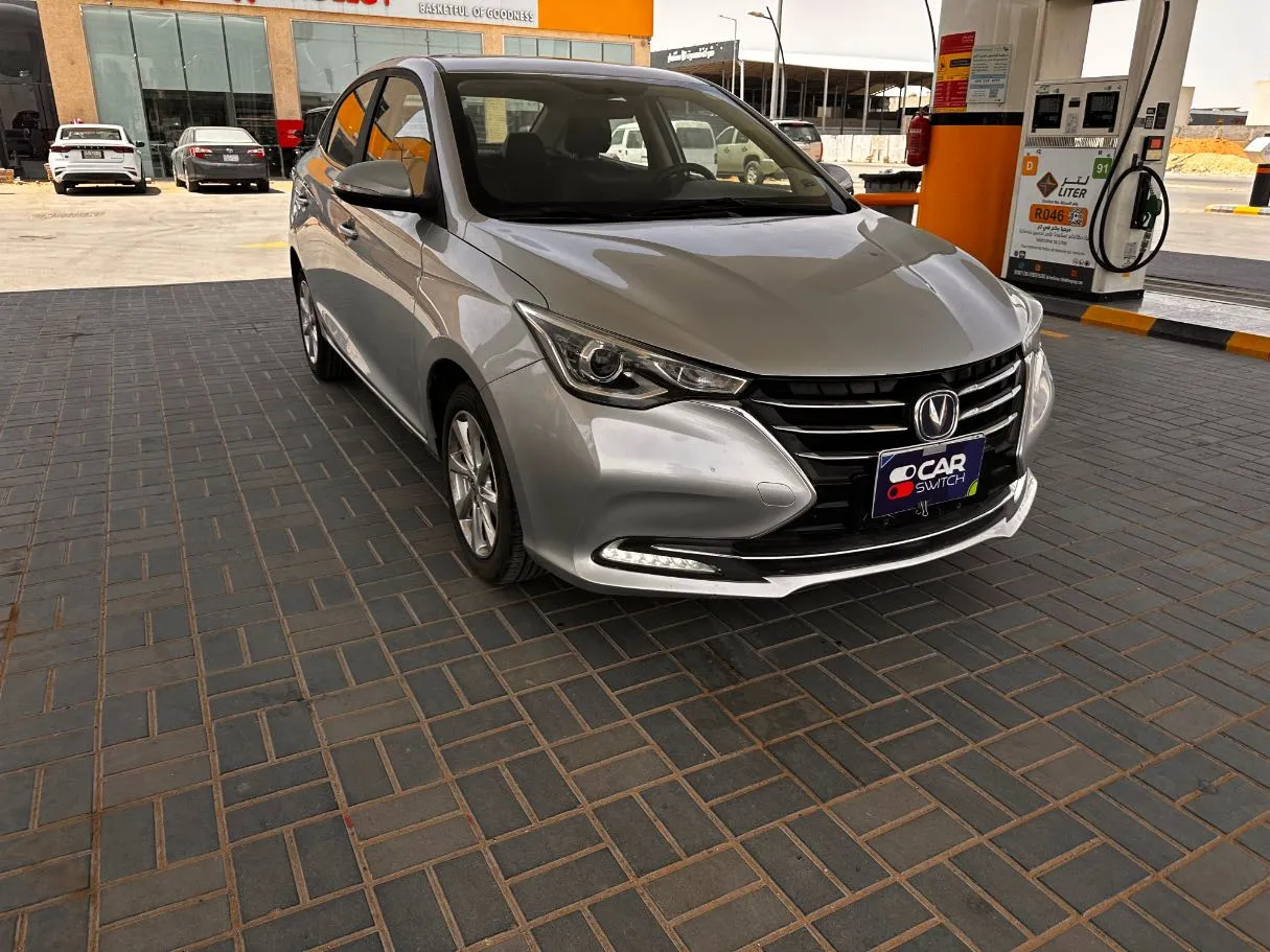 Car image 3