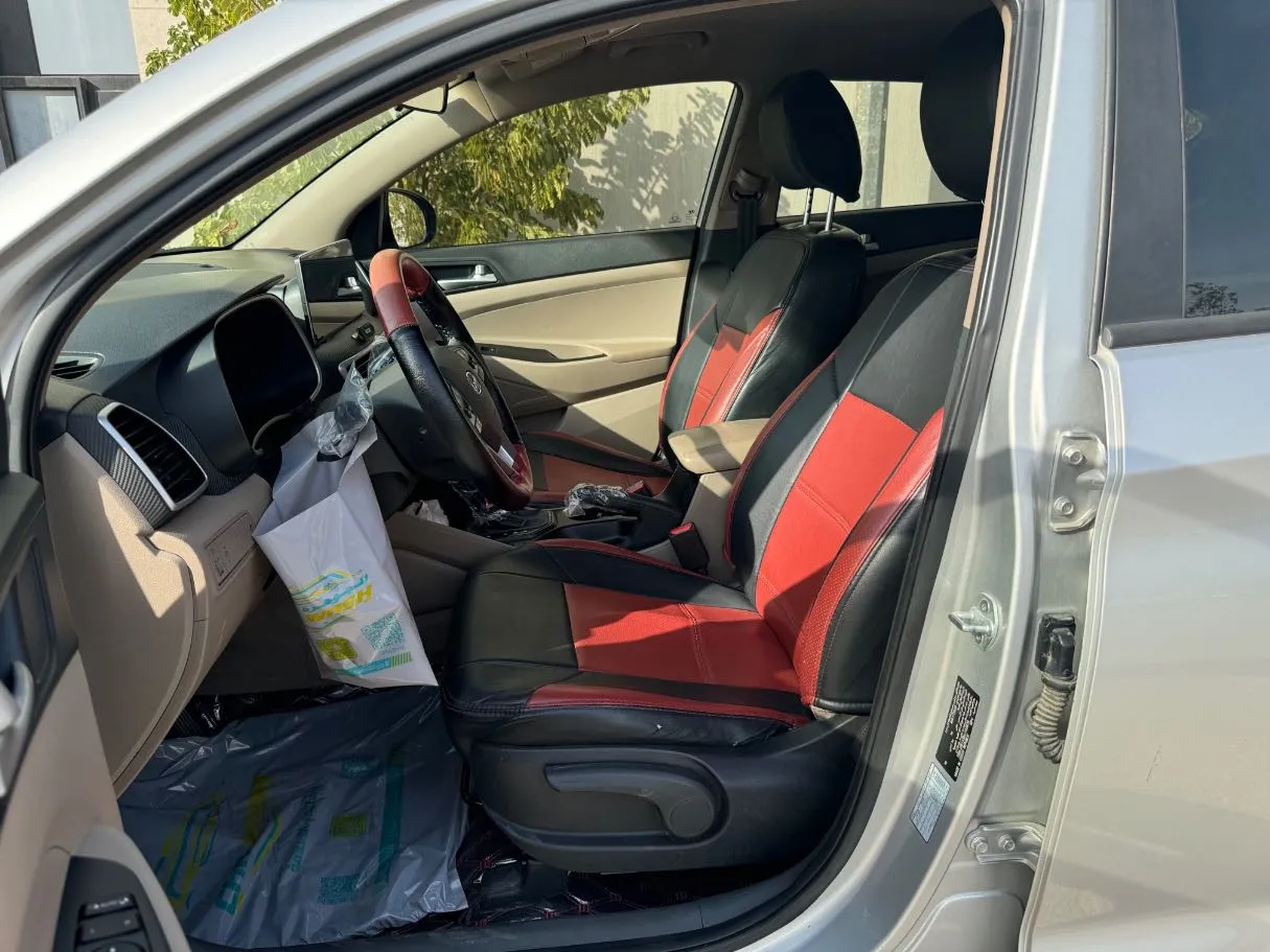 Car image 13