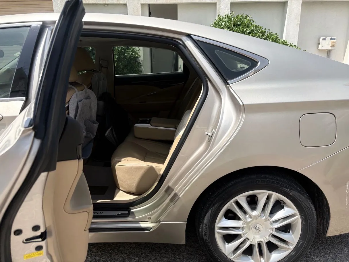 Car image 15