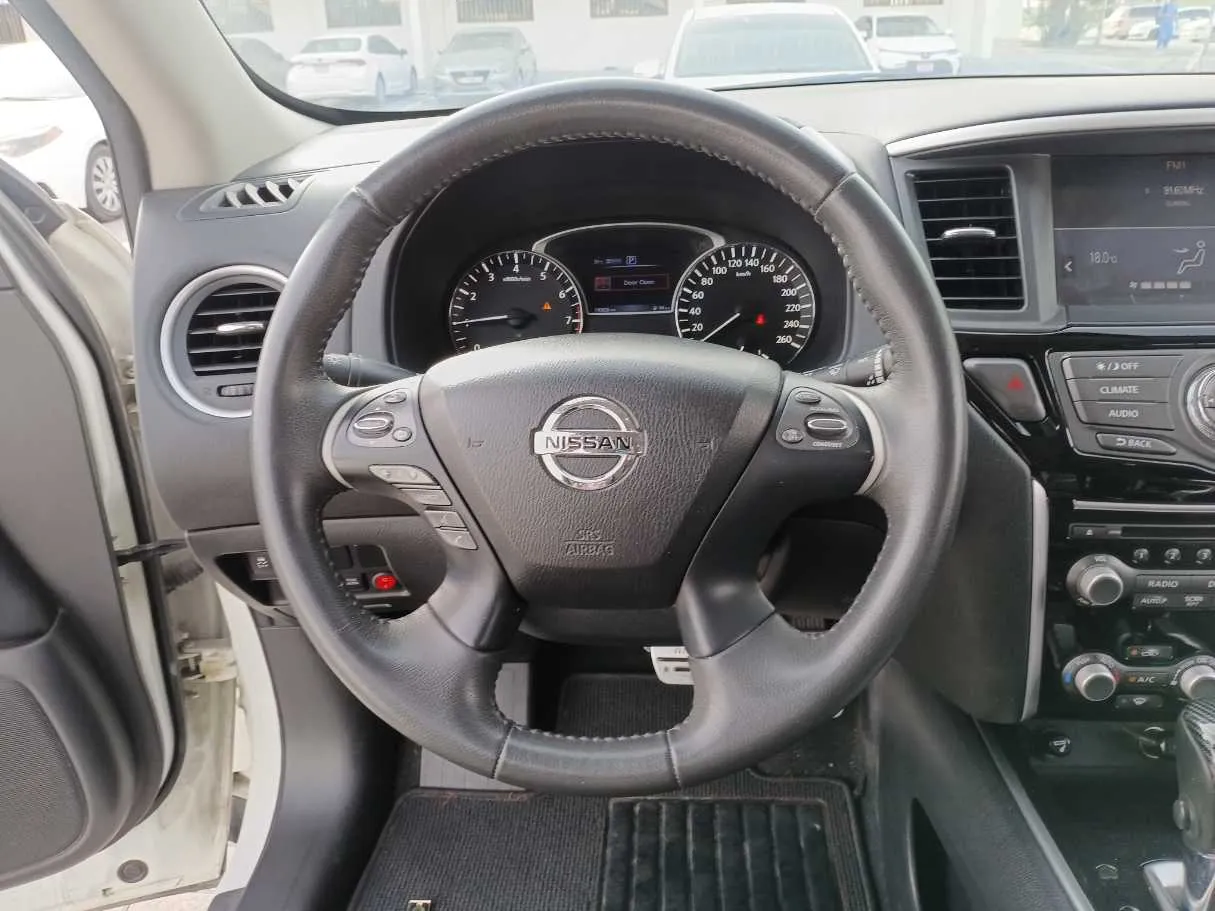 Car image 18