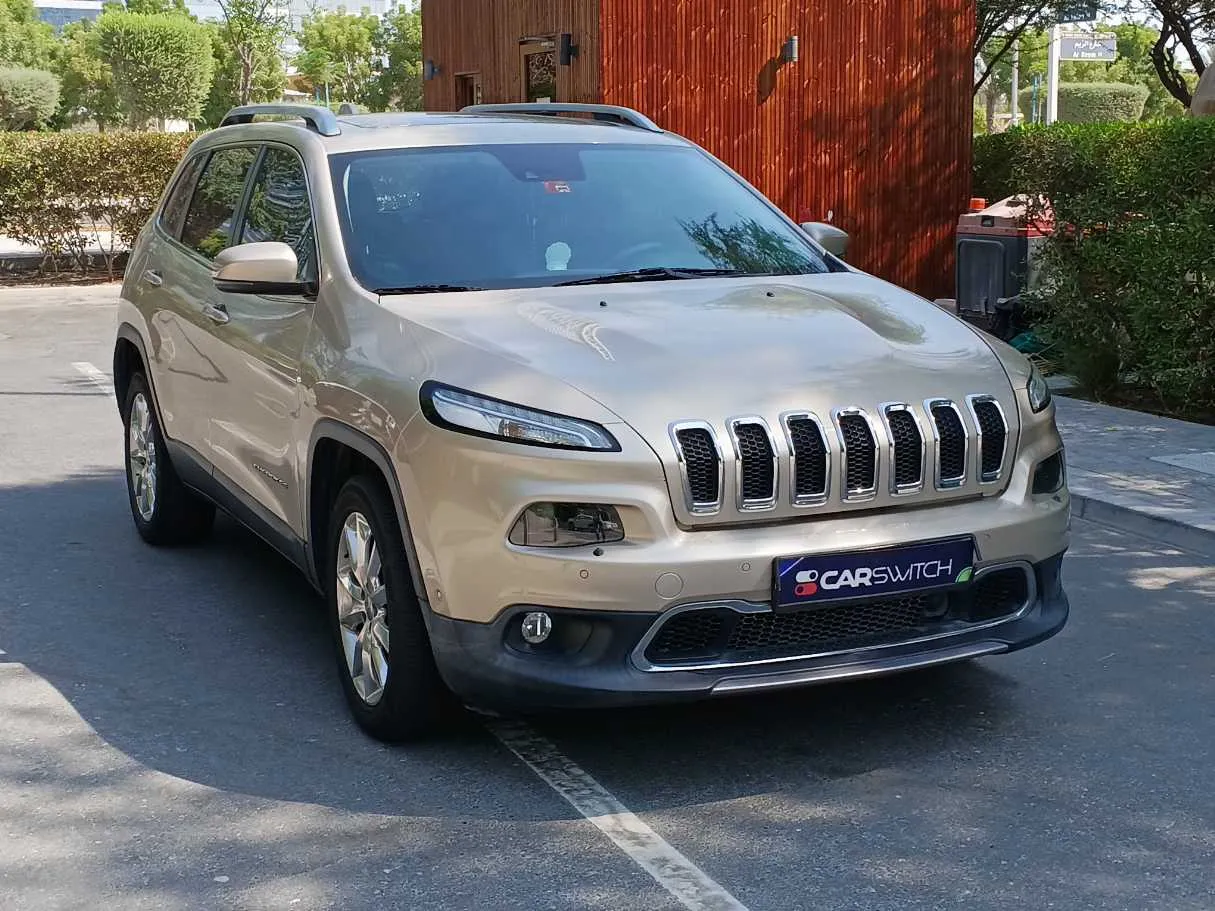 Car image 4