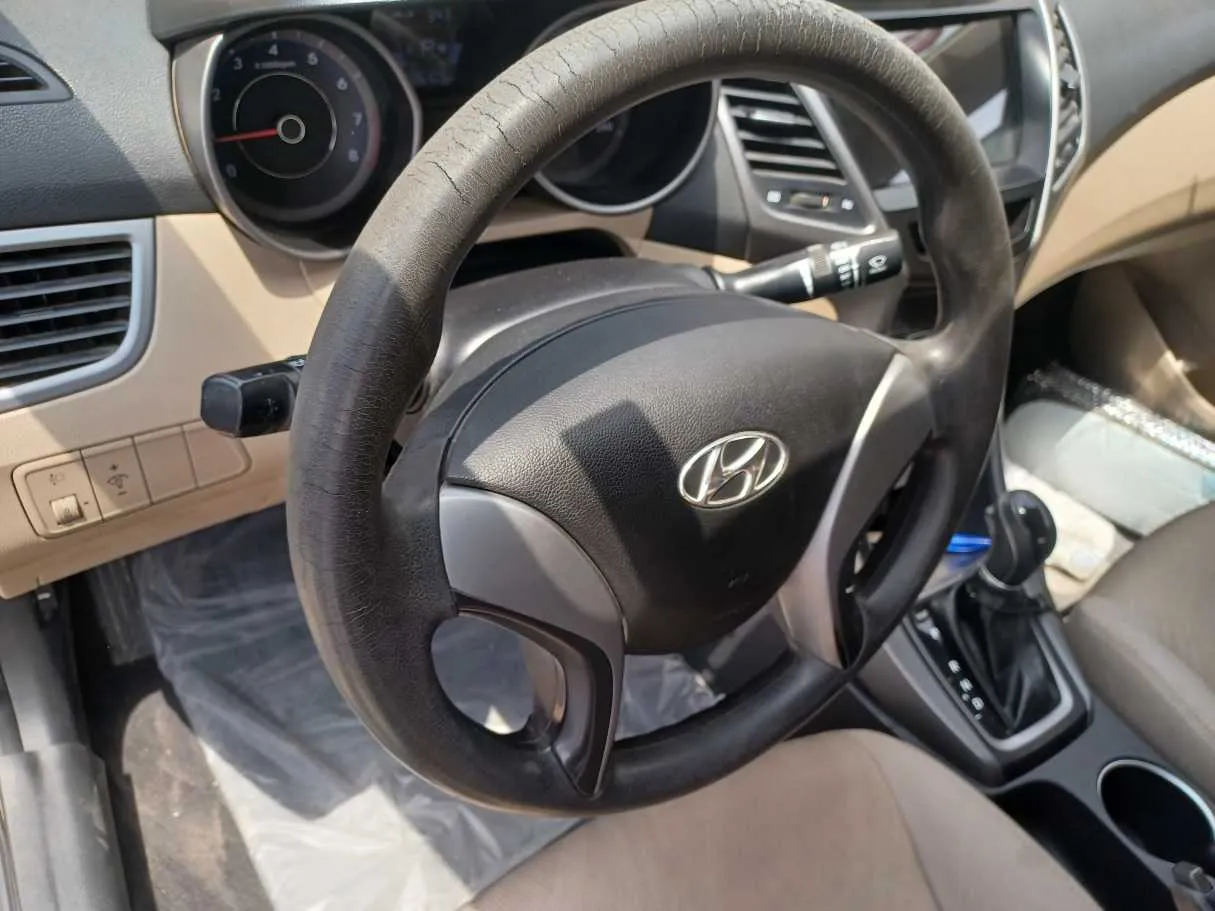 Car image 19