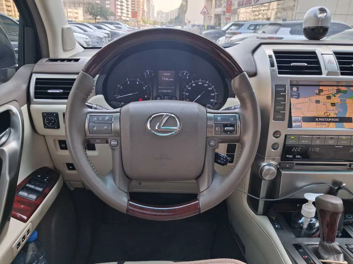 Car image 17