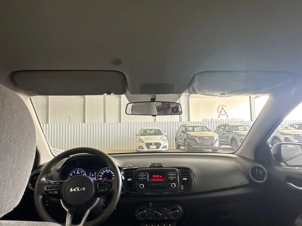 Car image 15