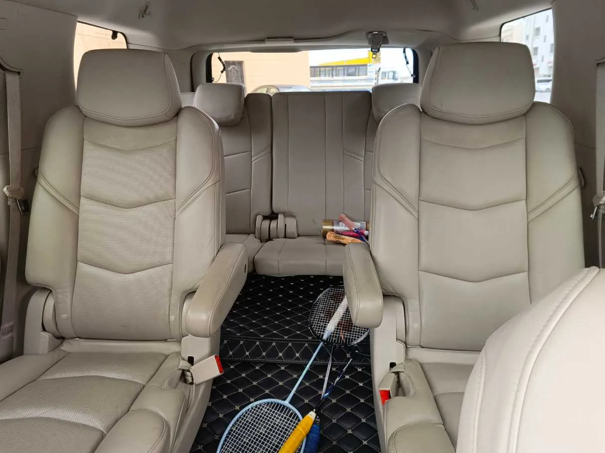 Car image 19