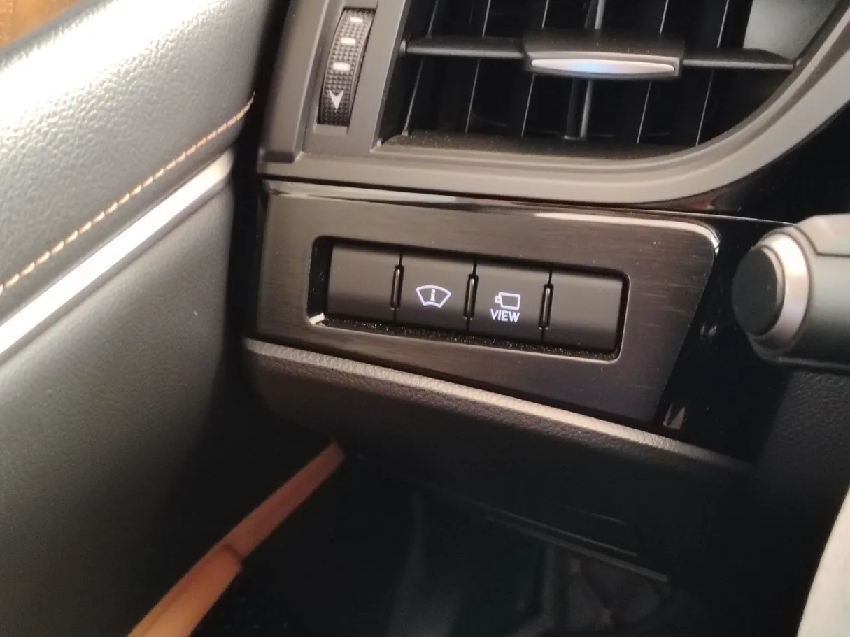 Car image 32