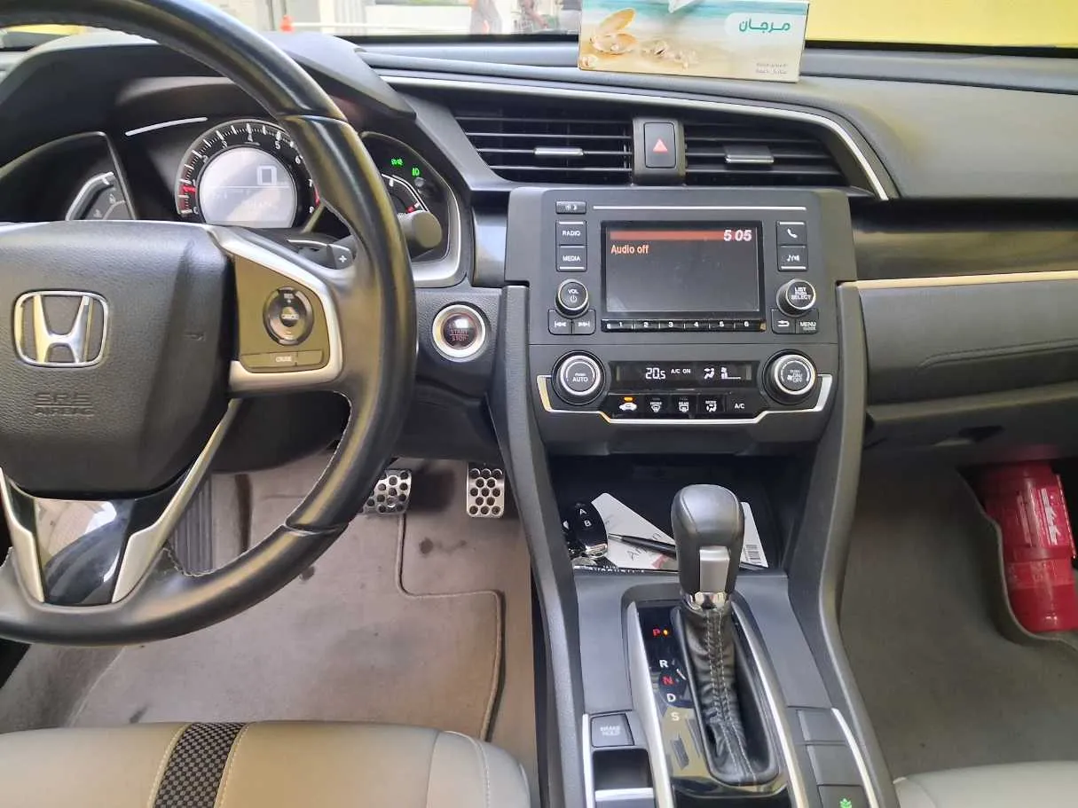 Car image 16