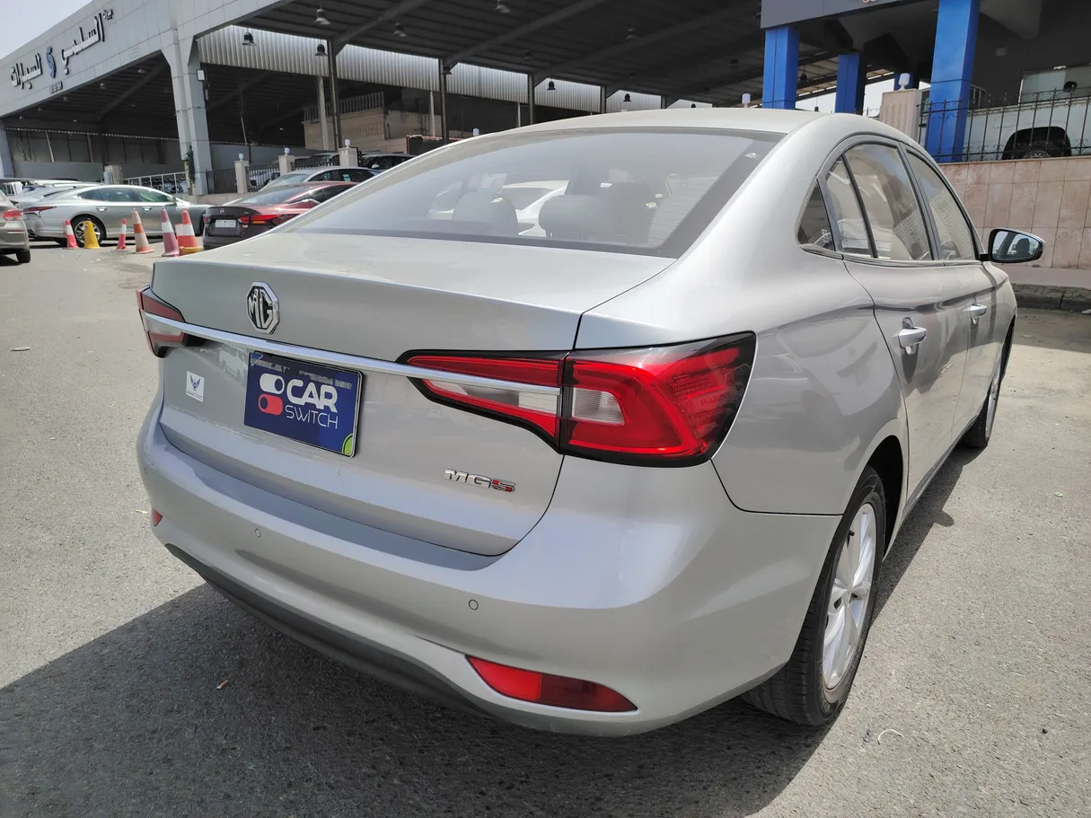 Car image 5