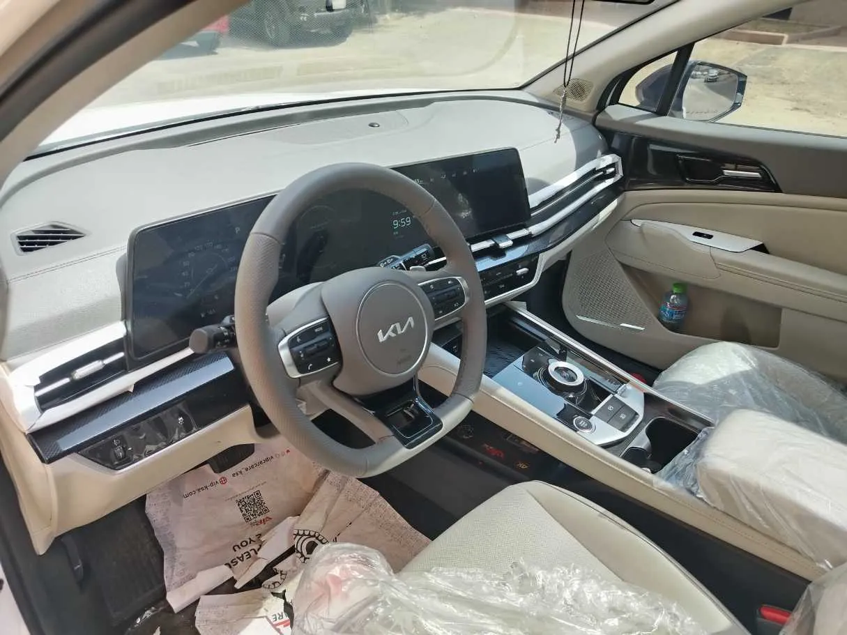 Car image 13