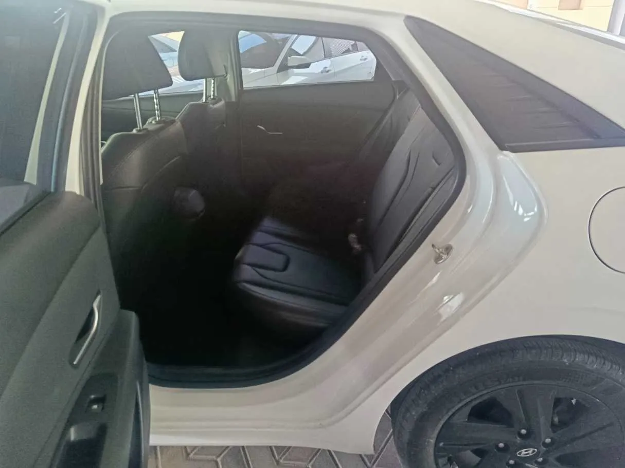 Car image 13