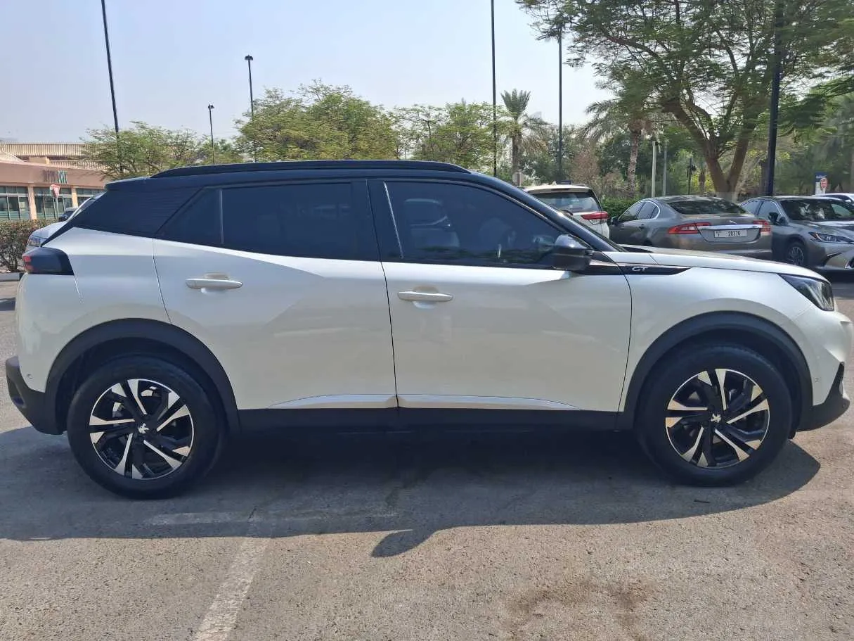 Car image 8