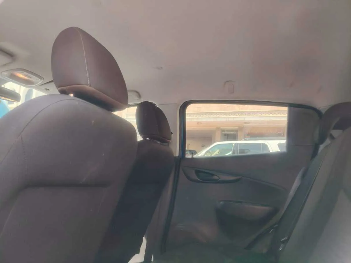 Car image 17