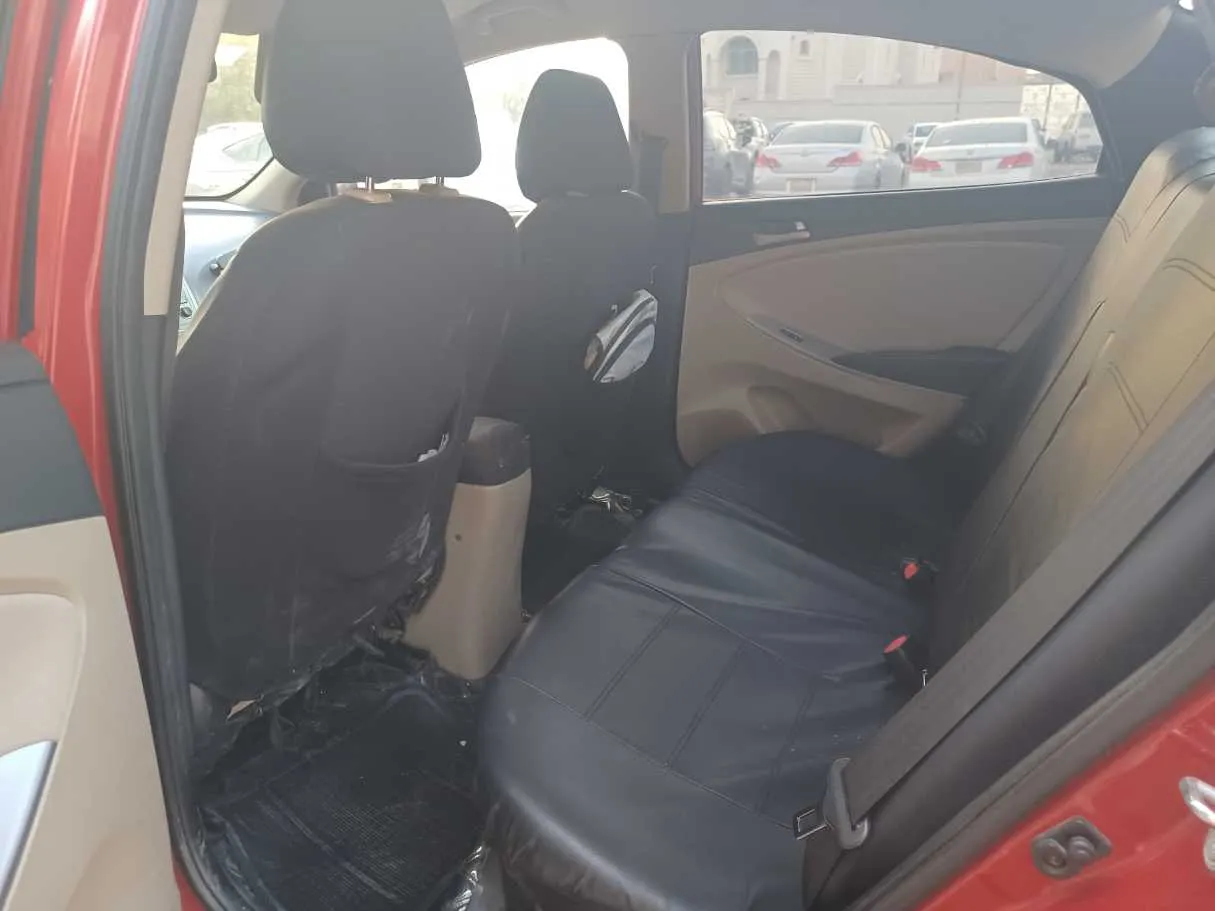 Car image 15