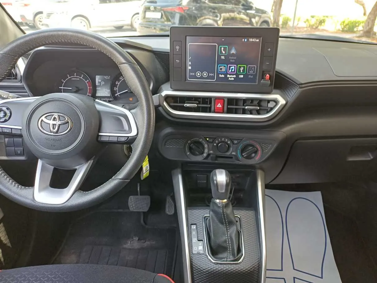 Car image 15