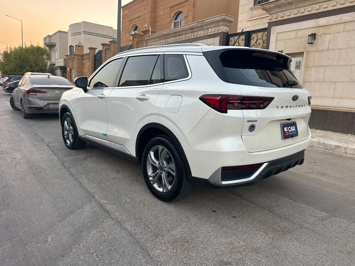 Car image 7