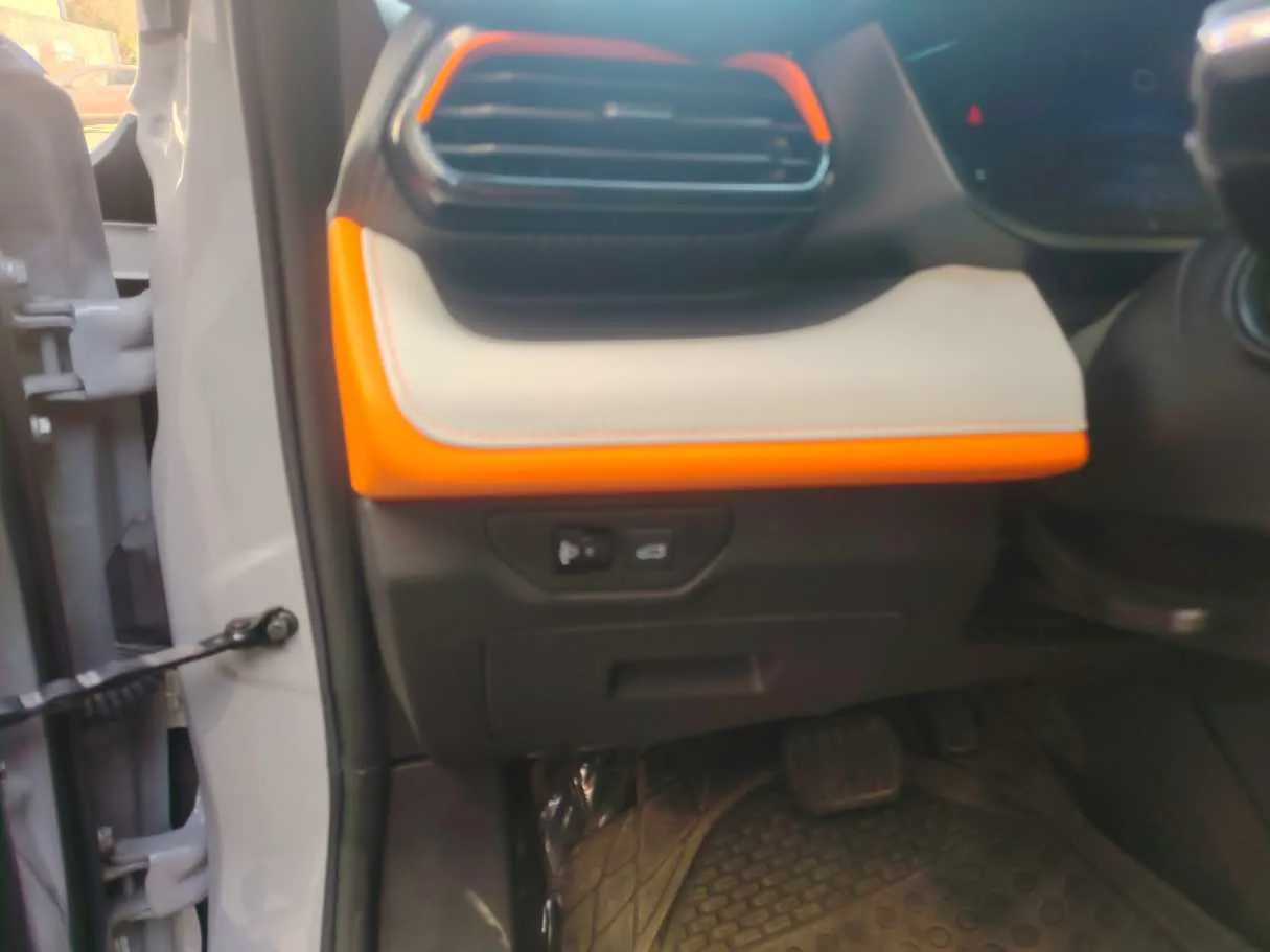 Car image 30