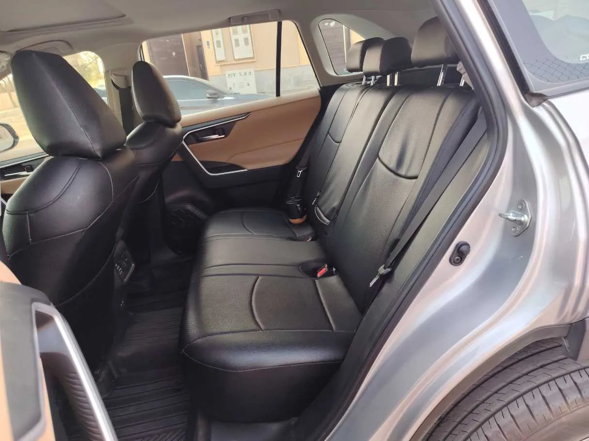 Car image 15