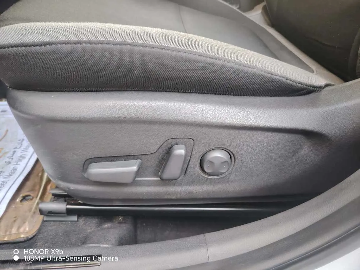 Car image 36
