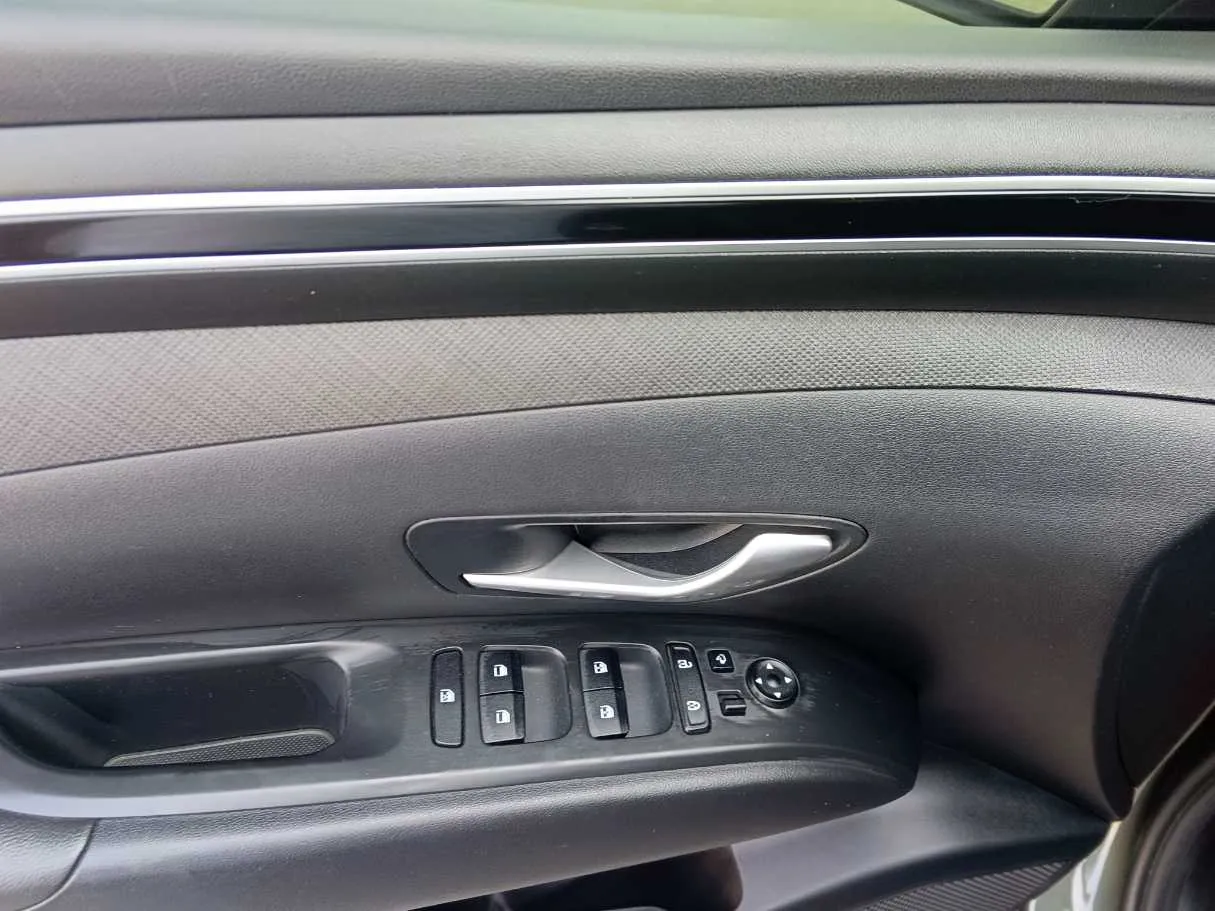 Car image 34