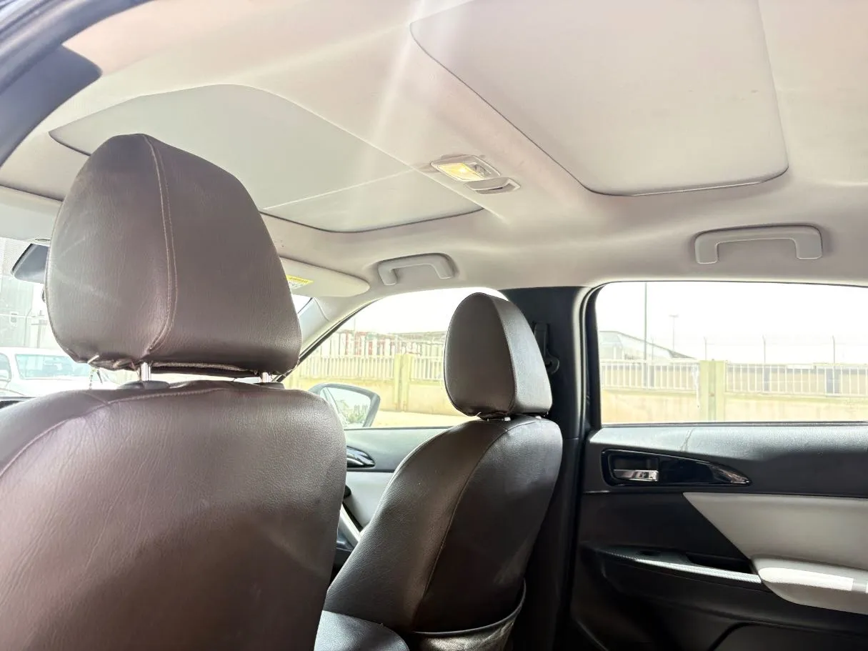 Car image 17