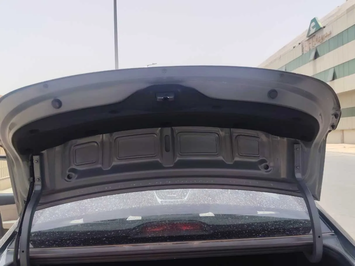 Car image 27