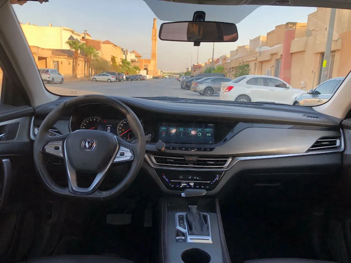 Car image 16