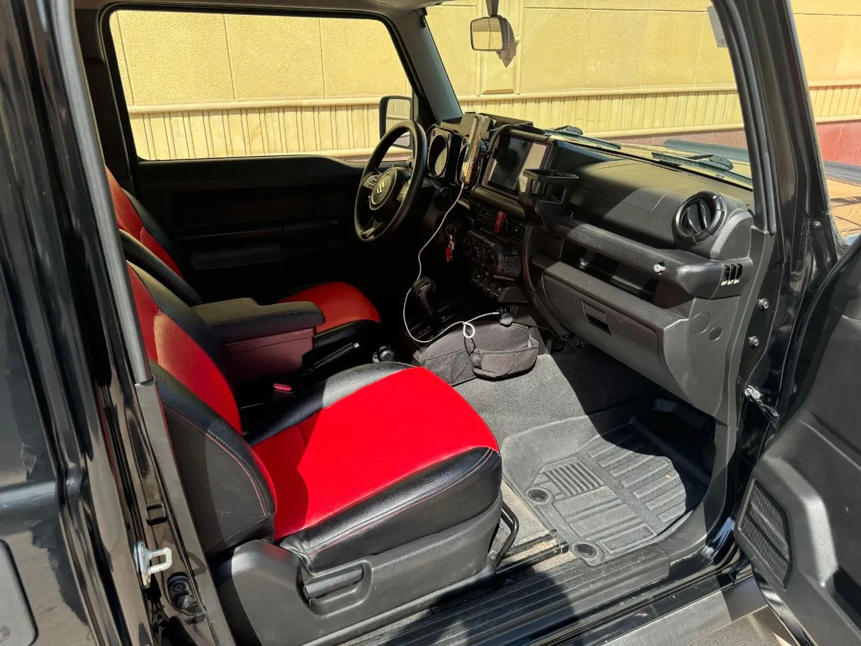 Car image 11