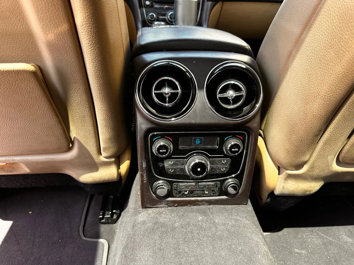 Car image 24