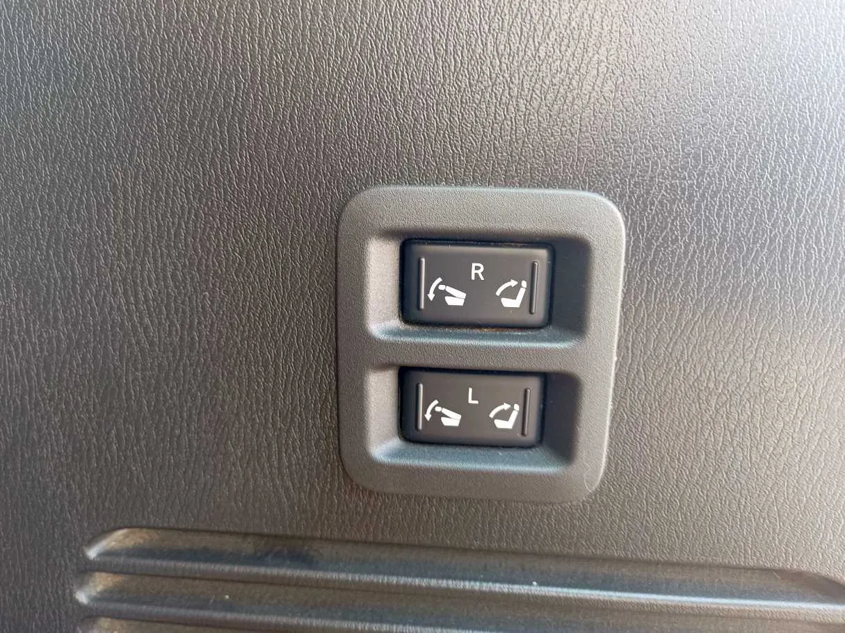 Car image 36
