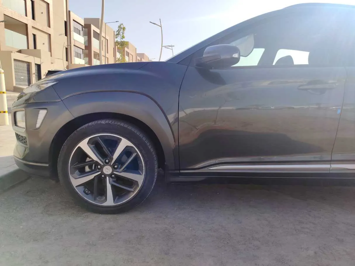 Car image 9