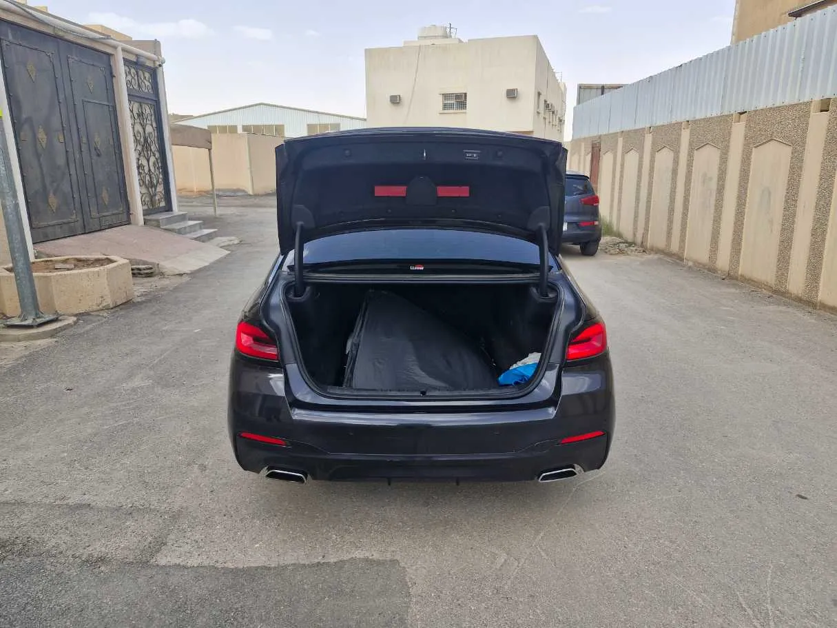 Car image 21