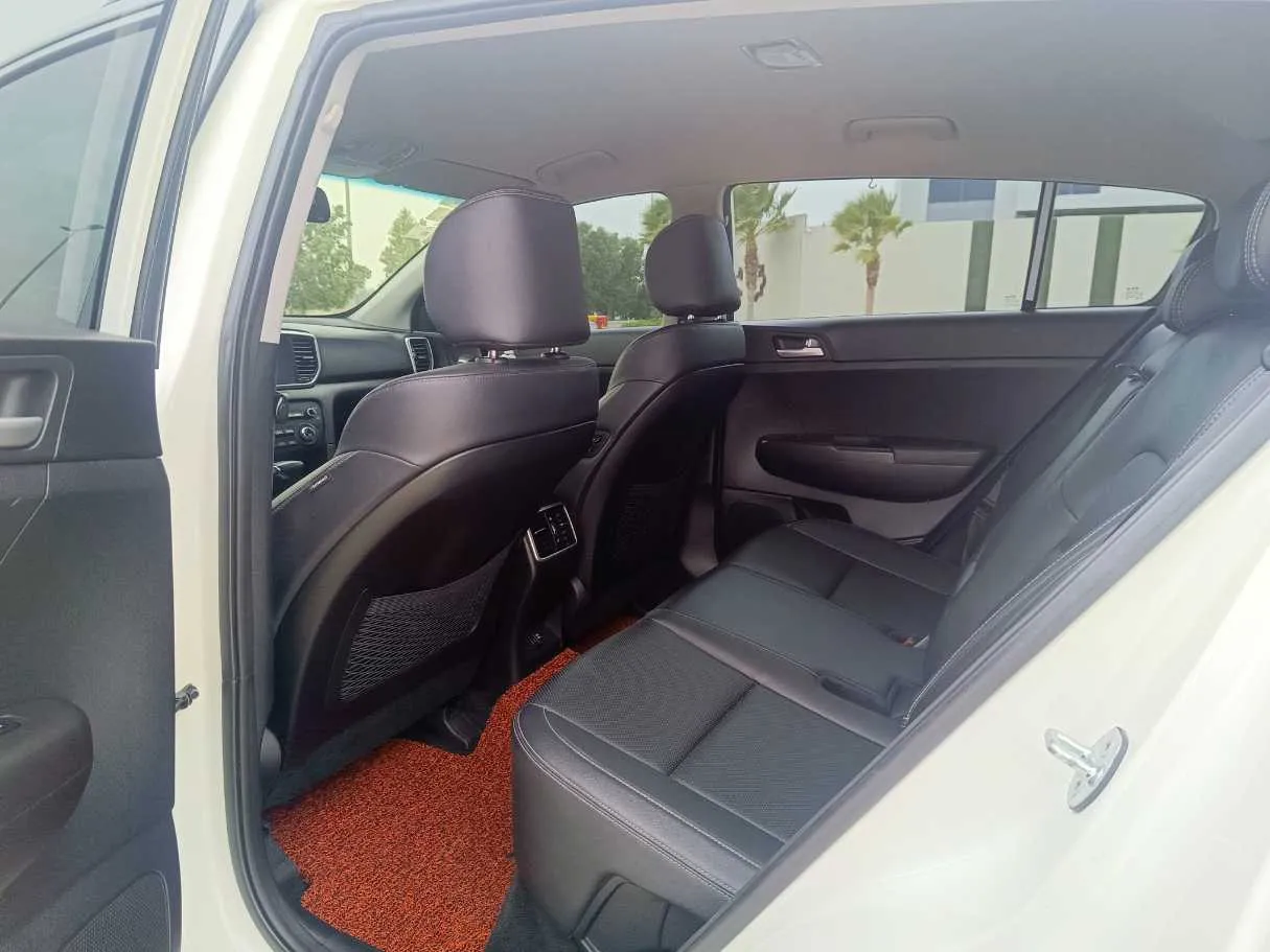 Car image 17