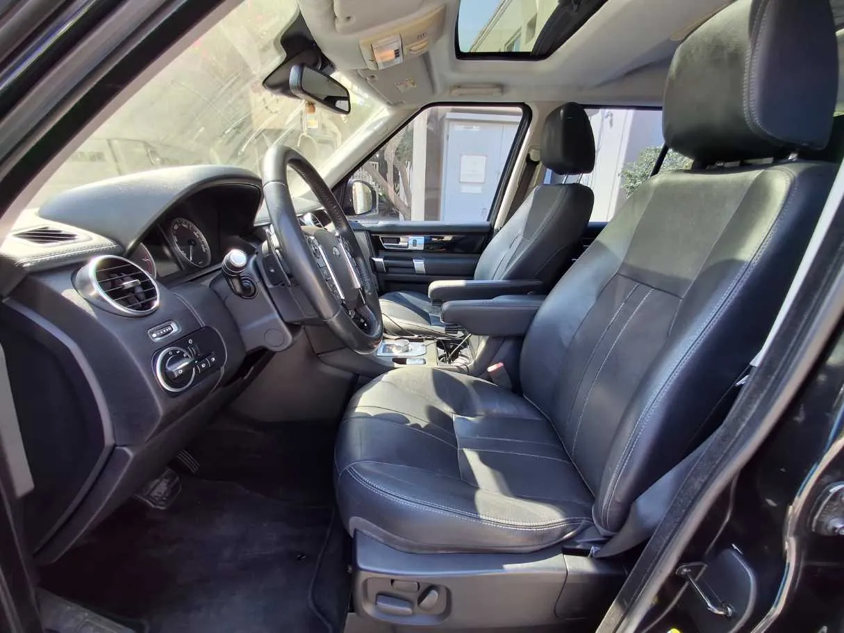 Car image 12