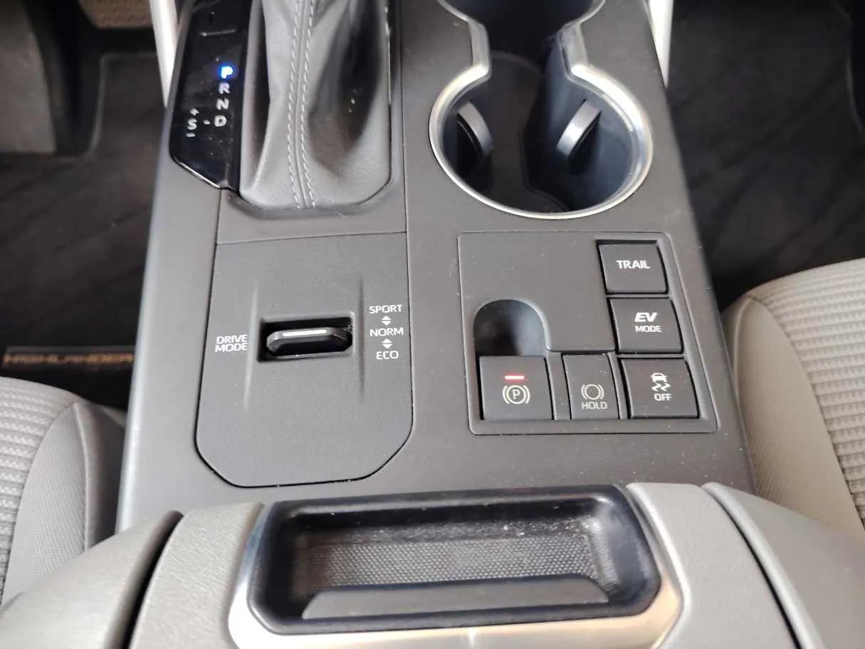 Car image 23