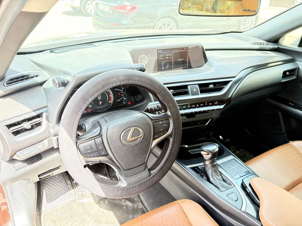 Car image 12